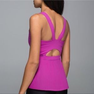 🍋 Lululemon Pleated peplum top
